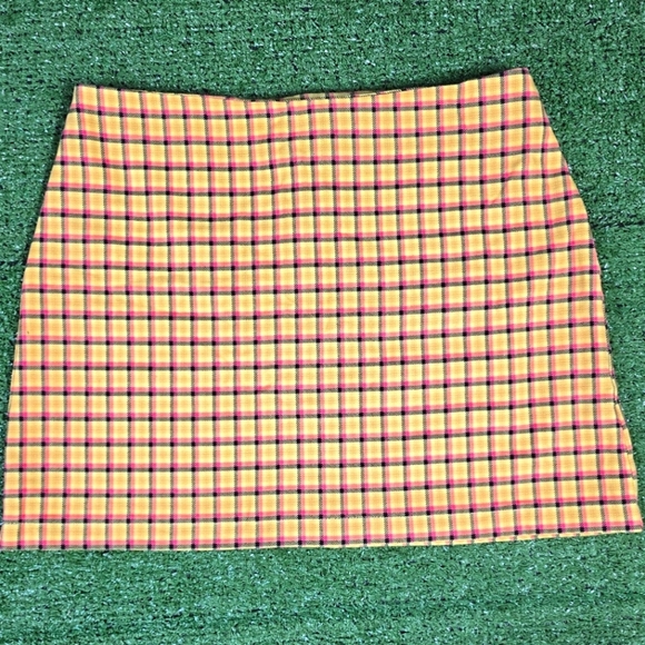 URBAN OUTFITTERS | GRETCHEN PLAID MINI SKIRT - Picture 2 of 14